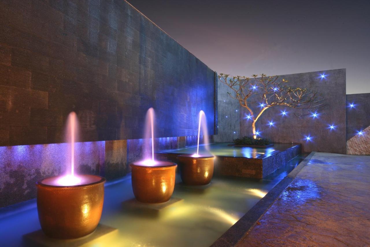 Spring Young Motel Fengyuan Exterior photo