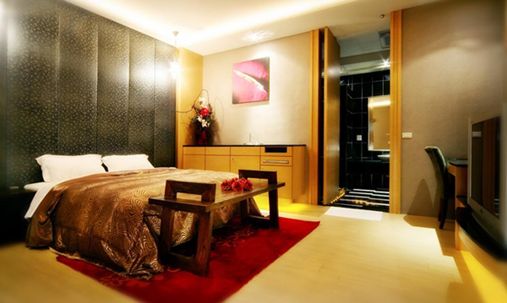 Spring Young Motel Fengyuan Exterior photo
