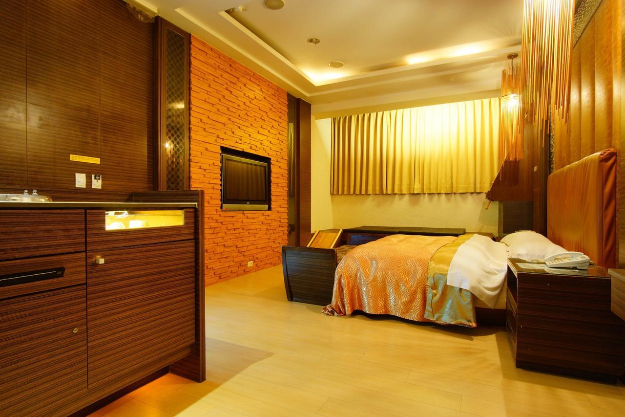 Spring Young Motel Fengyuan Exterior photo
