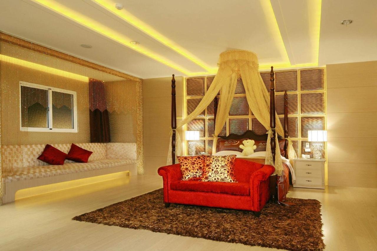 Spring Young Motel Fengyuan Exterior photo