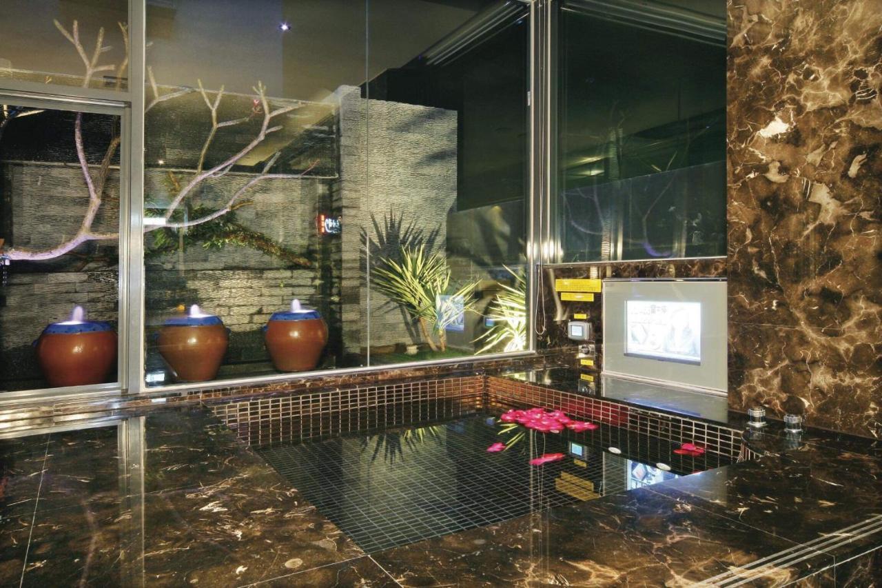 Spring Young Motel Fengyuan Exterior photo